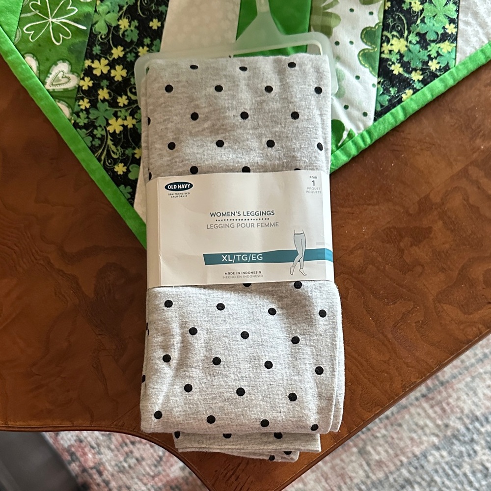 Old Navy Gray Leggings with Black Polka Dots